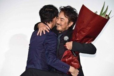 映画『泥棒役者』公開初日に関ジャニ・丸山が感涙！ 誕生日秘話も告白