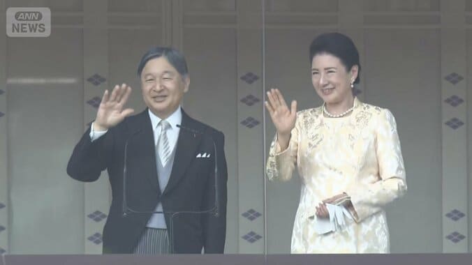 【写真まとめ】天皇誕生日一般参賀　愛子さまはやわらかな淡黄色のお召し物で　雅子さまは光沢ある優美な装い　宴会の儀では両陛下がほほえみあう場面も 2枚目