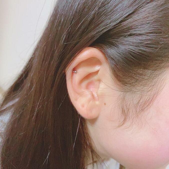  ギャルママ・日菜あこ、春から高校生になる長女が開けたピアス「若さってある意味すばらしい」  1枚目