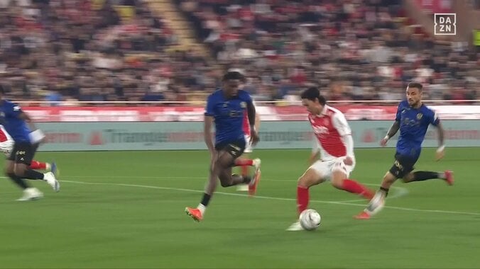 【映像】南野拓実、鋭すぎる折り返しで相手守備陣を翻弄