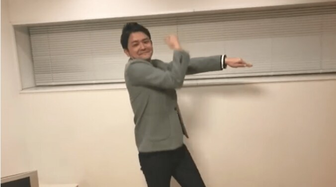 千鳥ノブの「恋ダンス」が話題に　「面白すぎて腹筋痛い」 2枚目