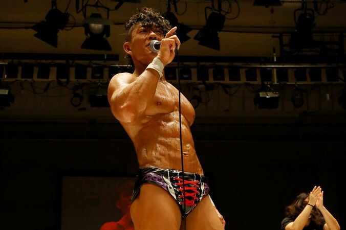 「俺は根に持つタイプ」DDT王者・遠藤、“因縁”ケニー・オメガとの防衛戦をアピール 1枚目