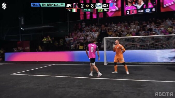 【映像】クラブオーナーをキーパーが煽りまくる…ピッチ上で“一触即発”