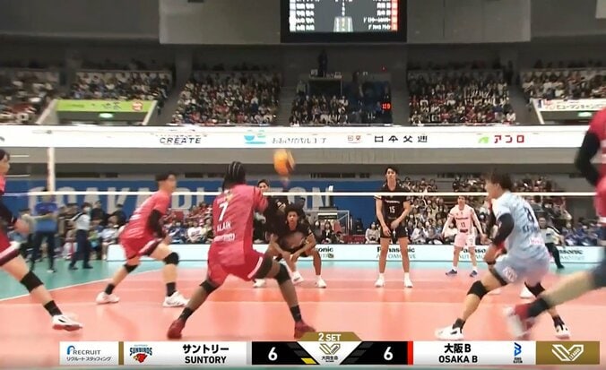 曲がりすぎるサーブ vs 超反応レシーブ