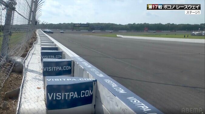 ターンの立ち上がりで斜めになる77号車