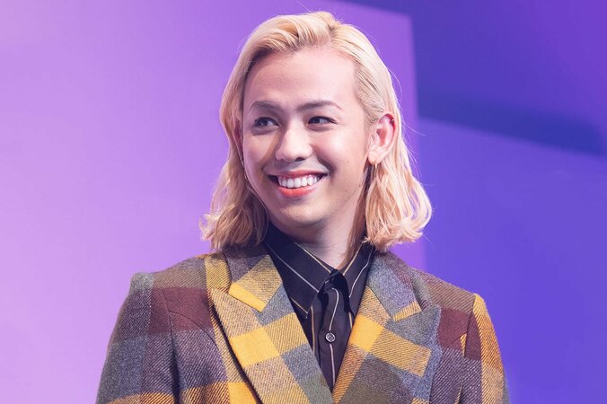 りゅうちぇる、ニューヘアカラーを披露し「お洒落な色」「すごく似合ってます」などファン絶賛 1枚目