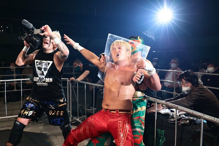 “伝説の30分睨み合い”を彷彿 拳王、最強チャレンジャー指名で防衛ロードに“赤信号”点滅