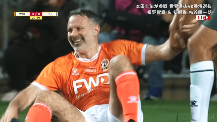 【写真・画像】衝撃…本当に50歳？ レジェンドMFの“魔法の股抜き”が「うまーい！」「キレキレ」“イニエスタが憧れた男”に解説陣＆ファンが驚愕　1枚目