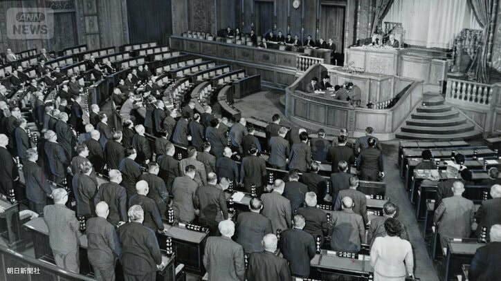 赤字国債発行のための「財特法」を可決