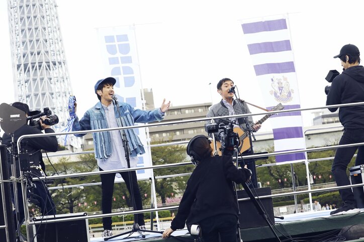 ゆず、船上ライブで隅田川の空に「栄光の架橋」響かせる＆ツアー3公演追加決定