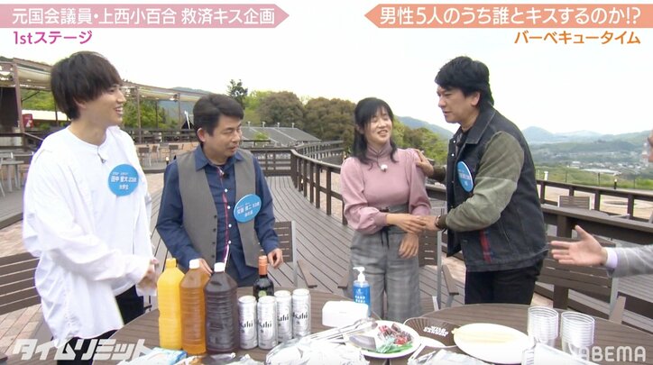 元国会議員・上西小百合、川﨑麻世からの“あ～ん”にときめき