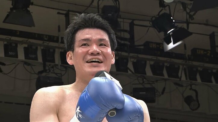 “エビ反り”失神KOに場内どよめき 衝撃のカウンター決着に「ヤバい倒れ方」驚きの声