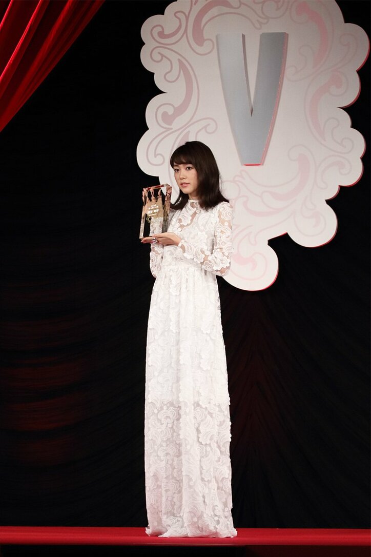 「恥ずかしいです」“最も美しい顔”に桐谷美玲、満場一致で選出