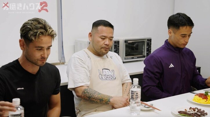 【写真・画像】タトゥーびっしりの人気強面ラッパー 19歳大学生の"料理"を酷評「日本の食文化が誤解されかねない」 2枚目