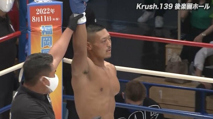 「また一撃KOだ!」相手が“吹っ飛ぶ”衝撃ダウンに実況絶叫 筋骨隆々&謙虚すぎるファイターに重量級スター“爆誕”の予感