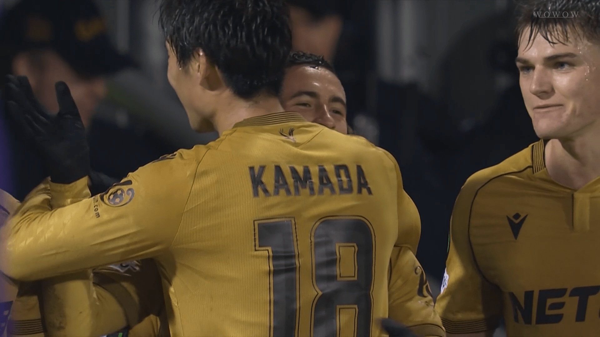 ピノを祝福する鎌田大地