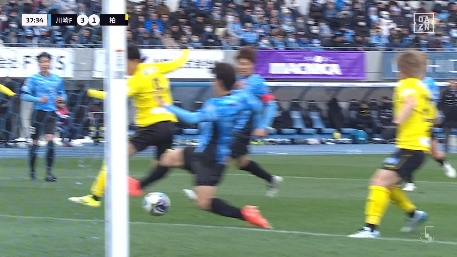 【映像】巧み過ぎるバックヒールシュート