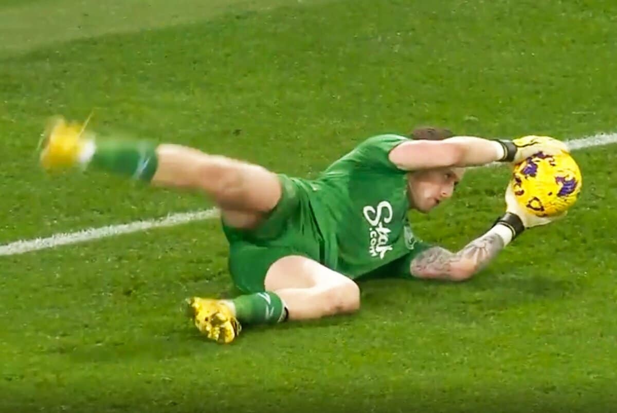 スタジアムは大爆笑＆大ブーイング！イングランド代表GKが不必要な突然