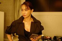 「女ですがこれは惚れる」「お美しい」長谷川京子、胸元露わな艶やか衣装ショットに称賛の声