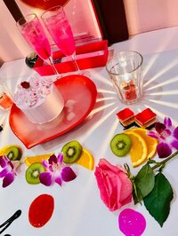 渡辺美奈代『テーブルいっぱいに』