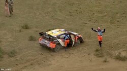 「もはやパリダカ」世界最速ラリー車がぶっ壊れた…中継が捉えた決定的瞬間にファン驚愕「道ぼっこぼこやん」