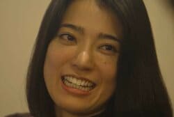 「スケスケ！」「妖艶！」“有名格闘家の元パートナー”36歳シンママ美女のドレス姿に絶賛の声「ドキドキしちゃう」