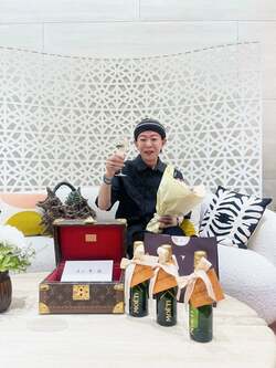 美川憲一、ルイ・ヴィトンから豪華サプライズ「今年の誕生日もたくさんの方にお祝いして頂いたけど、まさか」