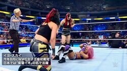 小悪魔女子レスラーの“難癖”にベテラン審判激怒！ イヨ・スカイ、体を張った妨害で仲間の勝利をアシスト