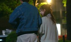 中田圭祐、川島海荷の手をとり恋人繋ぎ！そのまま自分のポケットに…帰り道で急接近『私たち結婚しました3』第3話