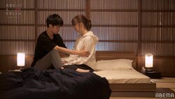 ベッドの上でキスシーン稽古 ムード満点の“同棲ハウス”でまなみ＆けいが急接近『ドラ恋』act.1