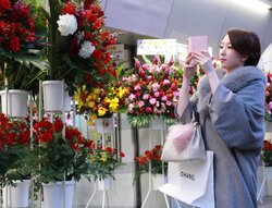 『孤狼の血』がホステス同伴試写会を実施　丸の内に「club梨子」をOPEN