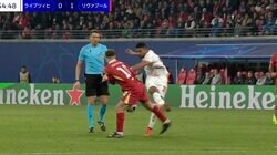 シャレになんねえ… 弾丸シュートが至近距離から“股間直撃”「これは痛すぎる」 顔色蒼白…マクアリスターが悶絶転倒の瞬間