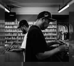 昨年シーン内外を賑わしたDUSTY HUSKYとDJ BUNTA、前人未到の47都道府県ツアーの報告書がついに完成…！