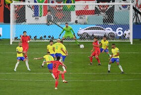 「モーセの海割り！」ブラジルの守備陣を真っ二つに切り開いた韓国意地のミドルシュートに「奇跡だ」