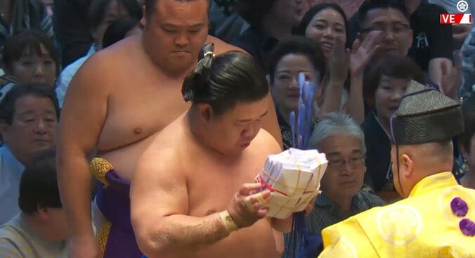 「茫然自失、大の里」横綱・大の里、連敗で天を仰ぐ 藤ノ川に通算12個目の金星配給 二日目にして座布団が舞う異常事態 実況驚きと興奮 8枚目