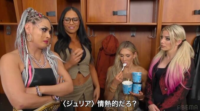 キアナ・ジェームズ（写真左から2番目）