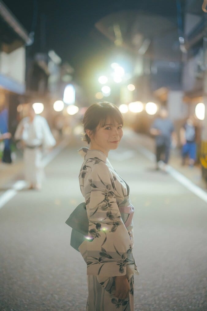 元乃木坂46・秋元真夏のフォトブック『淡淡』が8月20日発売 浴衣＆水着カット解禁 2枚目