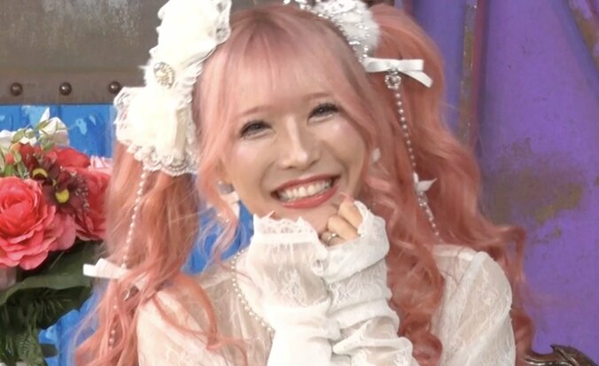 【写真・画像】姫ギャル小学生の美人ママのウエディングドレス姿に衝撃「かつみさゆりさんじゃん！」「こち亀の金持ちのキャラみたい」　1枚目