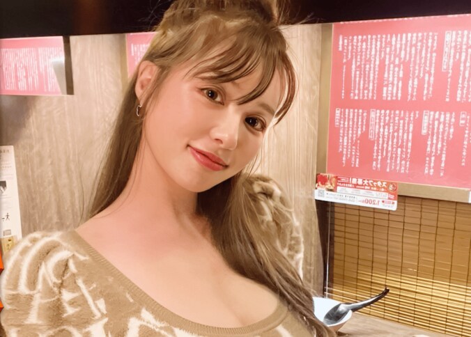 【写真・画像】SNSで話題のスタイル抜群セレブ美女、総額1億円の衣装部屋披露「可愛いって言うと旦那さんが買っちゃう」　1枚目