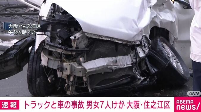 激しく損傷した車体（事故現場の様子）