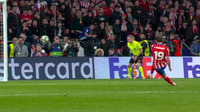 【映像】アルバレスのPKが軸足スリップで“2度蹴り”判定された瞬間