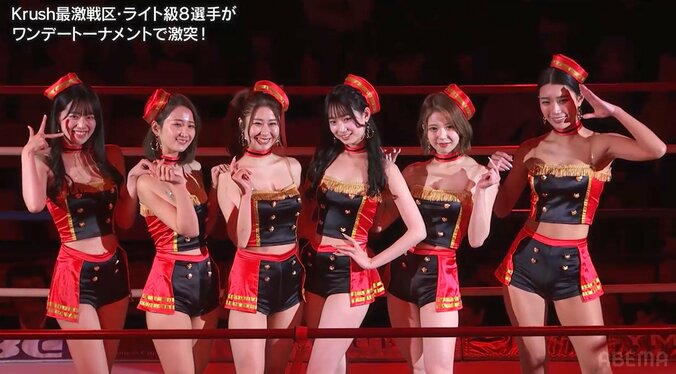 成沢紫音（写真右）