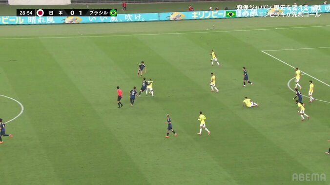 「1人だけ異次元」鎌田大地、衝撃“トリプルタックル”でブラジル代表を次々粉砕「潰す気満々」「これがプレミアリーグ」圧巻3連続プレスの一部始終 4枚目