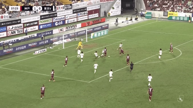 三笘薫かよ！ 神戸FWの“衝撃ドリブルシュート”にSNS騒然「バケモンやん」「日本に収まって良い器ではない」敵５人を翻弄したゴラッソの一部始終 2枚目