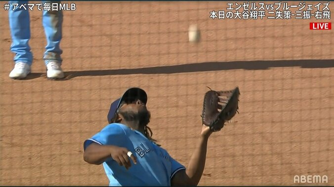 ゲレロJr.、大谷翔平との“MVP”対決も4連戦初戦は踏んだり蹴ったり 3三振にタイムリーエラー ファンも「嘘でしょ！？」「ドンマイ」 1枚目