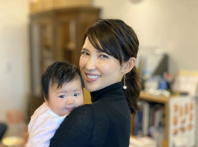 友利新、生後100日を迎えた次女「あっという間に成長」 1枚目