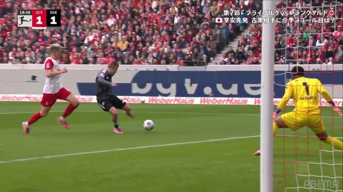 堂安律、古巣相手の“仕掛け”に脚光「4人に囲まれても関係ない」“強引ドリブル”で同点ゴールを呼び込む 5枚目