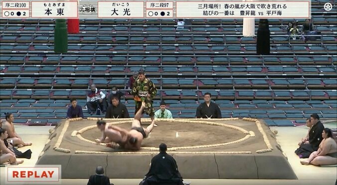 スローでも「おーすごい」大相撲、午前の取組から物言いがついた土俵際の“微妙すぎる攻防” 「軍配通り」「ナイス」行司の眼に称賛 3枚目