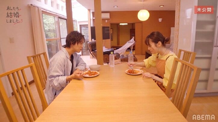 ぱるる＆佐野岳、ご飯中によく見るYouTubeは？佐野の嫉妬深い一面も明らかに『私たち結婚しました3』未公開 5枚目