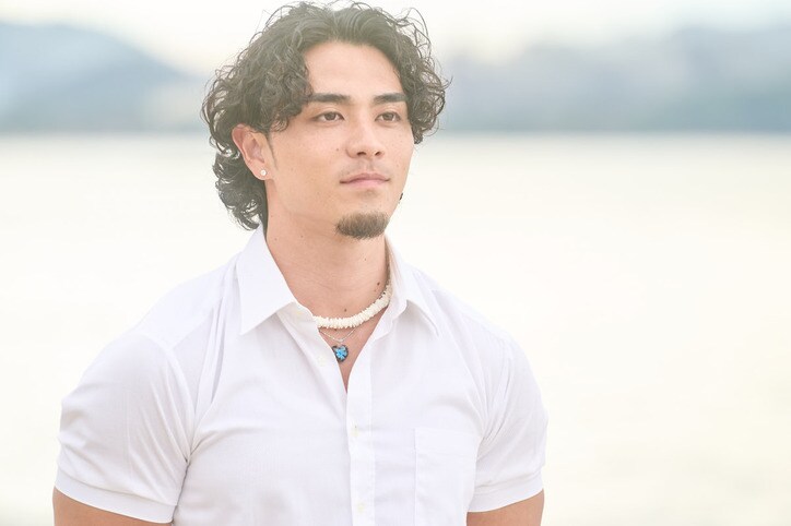 【写真・画像】三吉彩花似の美人女子大生、美ボディ際だつヘソ出しコーデで登場「可愛い〜」イケメンとの再会ハグに大興奮　2枚目